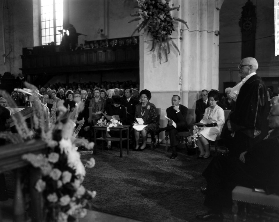 Eredoctoraat voor Koningin Juliana in Martinikerk te Groningen verleend, de Koni, Bestanddeelnr 916-5729