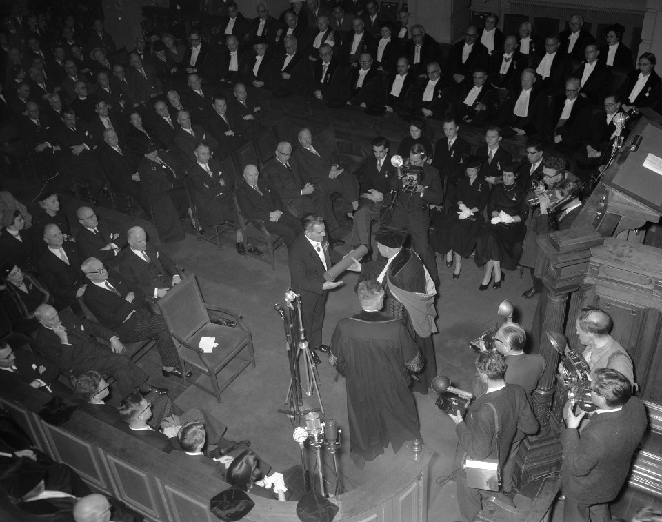 Eredoctoraat voor Eduard van Beinum gemeentelijke universiteit Amsterdam, Bestanddeelnr 908-1847