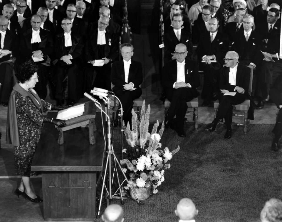 Eredoctoraat voor Koningin Juliana in Martinikerk te Groningen verleend, overzic, Bestanddeelnr 916-5735
