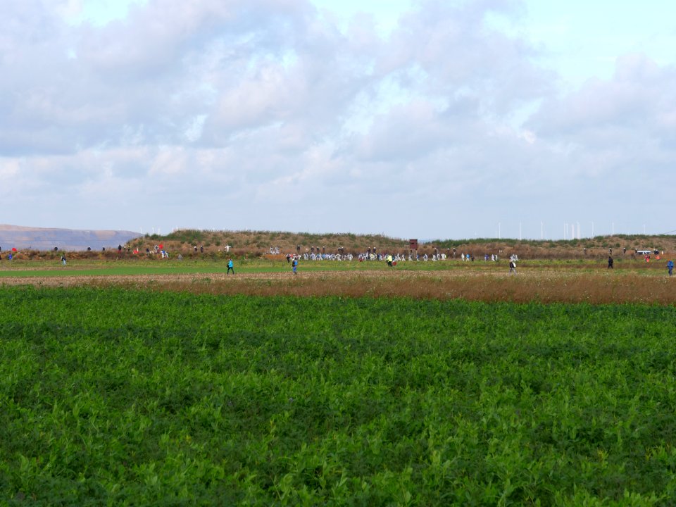 Ende Gelände November 2017 - Activists running to the ramparts