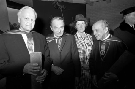 Eredoctoraten uitgereikt in VU, Amsterdam v.l.n.r. prof. dr. C.F. von Weiszacke, Bestanddeelnr 928-2164