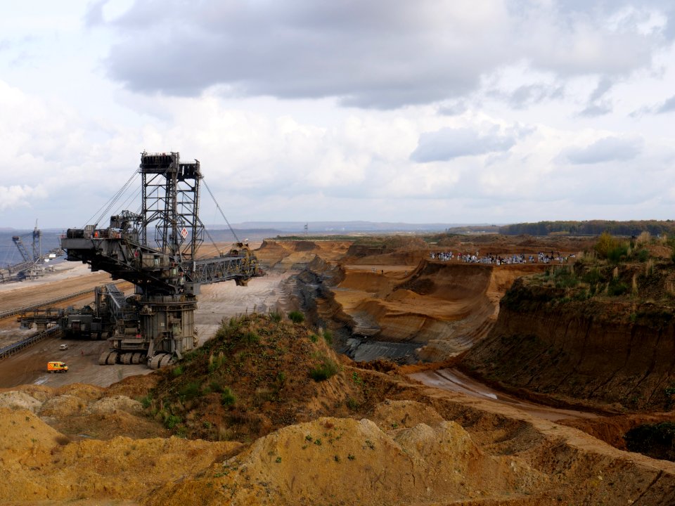 Ende Gelände November 2017 - Bucket-wheel excavator and activists in the pit