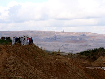 Ende Gelände November 2017 - Activists looking into the pit