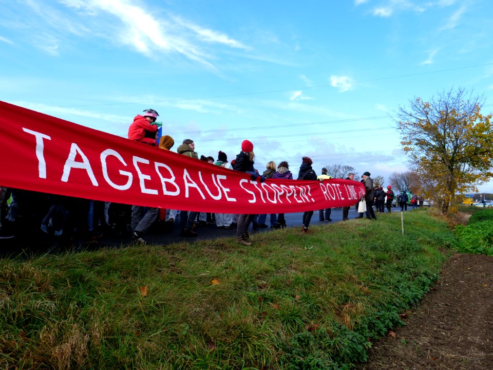 Ende Gelände November 2017 - Activists holding Redline banner