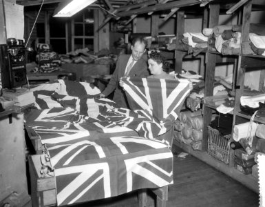 Engelse vlaggenproduktie ivm het aanstaand Engels Koninklijk bezoek, Bestanddeelnr 909-3081 photo