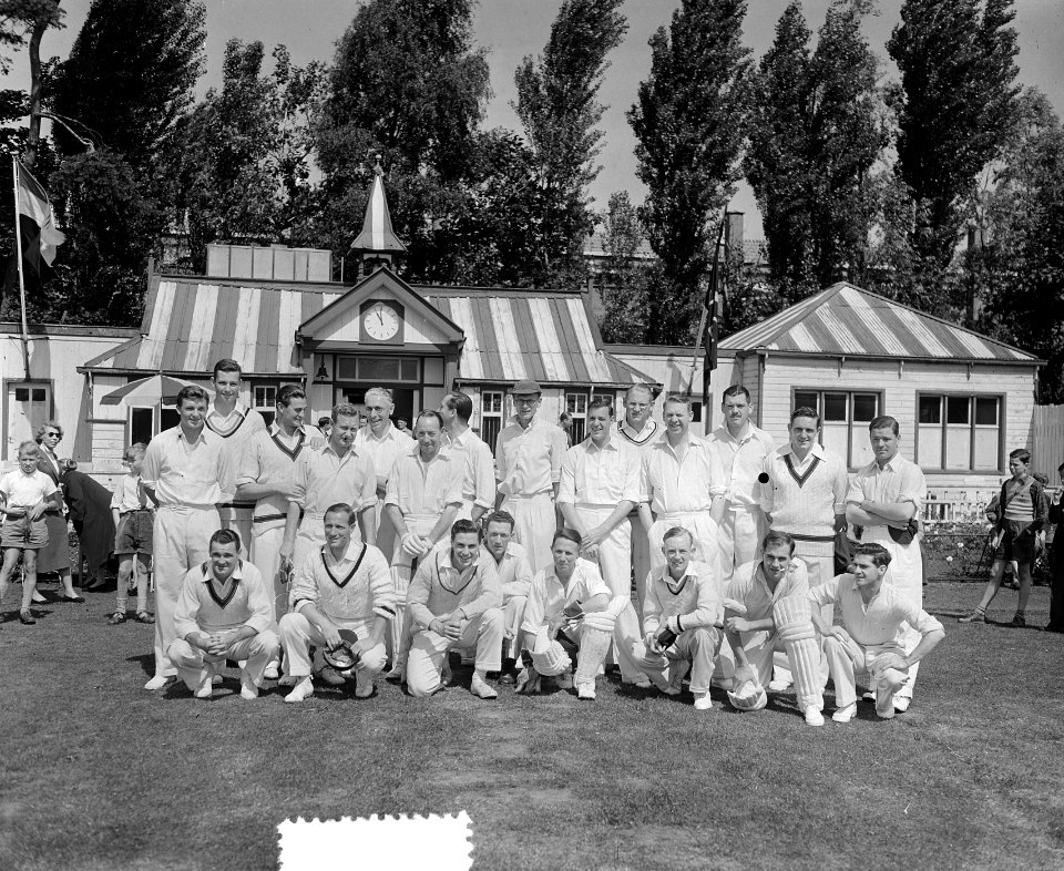 Engelse en Australische cricketwedstrijden HCC-terrein Den Haag . De deelnemers , Bestanddeelnr 905-8413