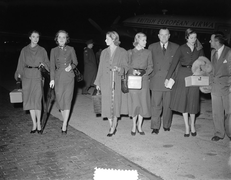 Engelse mannequins arriveren op Schiphol, Bestanddeelnr 905-2949