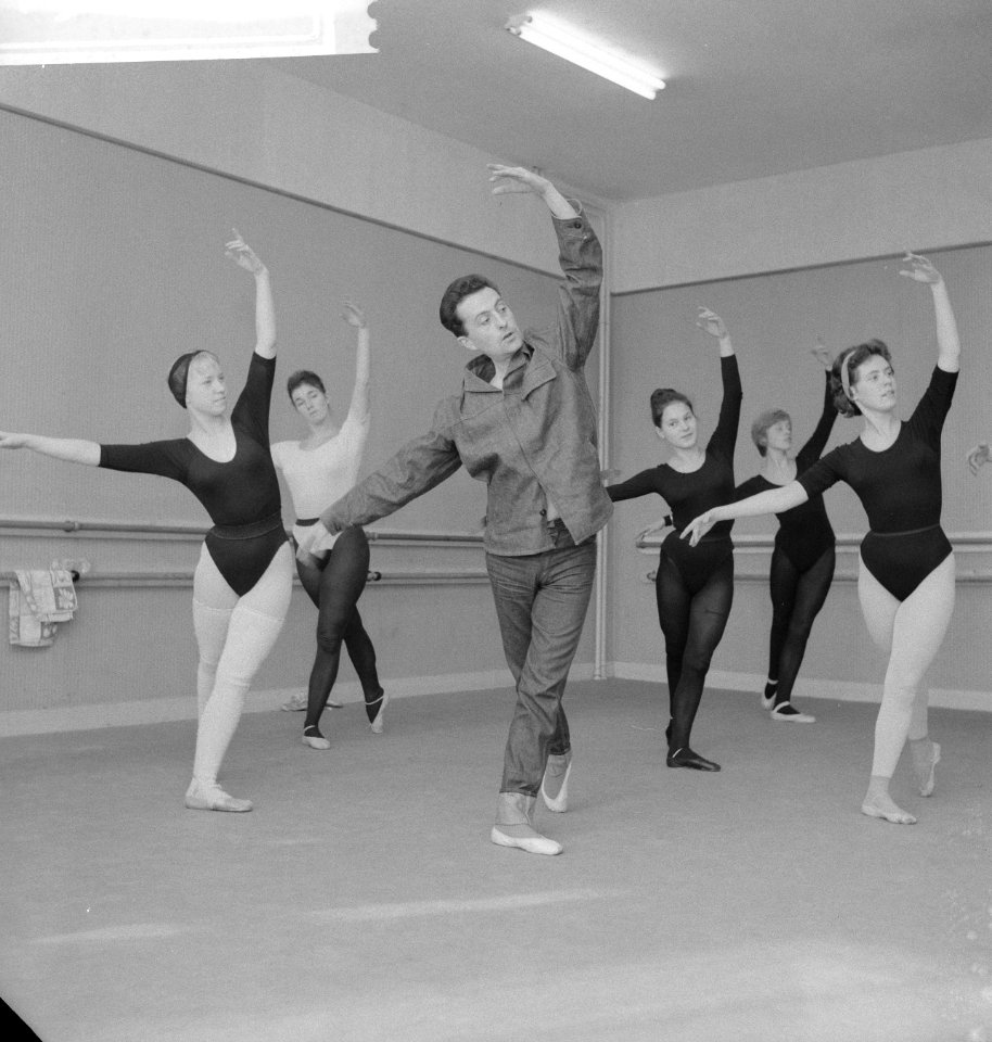 Engelse choreograaf Michel Holmes bij Rotterdams Ballet Academie . Michel Holmes, Bestanddeelnr 913-1074