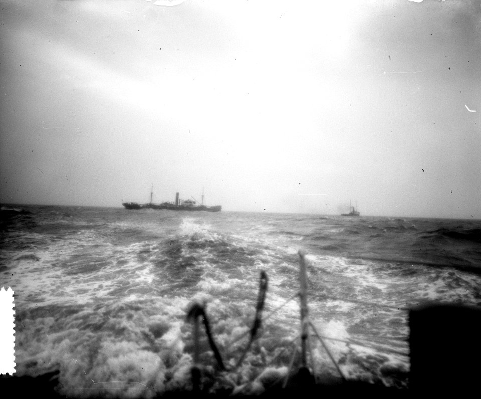 Engelse Ss. Radmar op zandplaat Hoek van Holland onscherp, Bestanddeelnr 904-9245