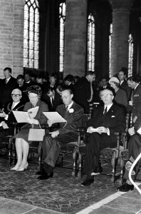 Engelandvaarders in Nieuwe Kerk te Delft bijeen, koningin Juliana en prins Bernh, Bestanddeelnr 920-2558