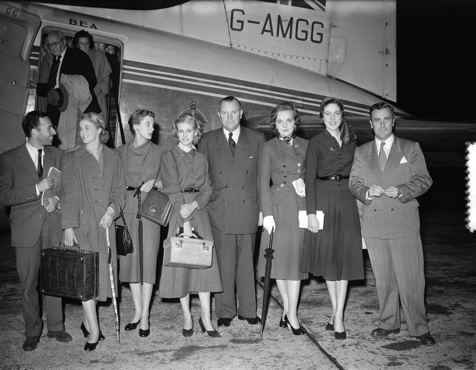 Engelse mannequins arriveren op Schiphol, Bestanddeelnr 905-2948