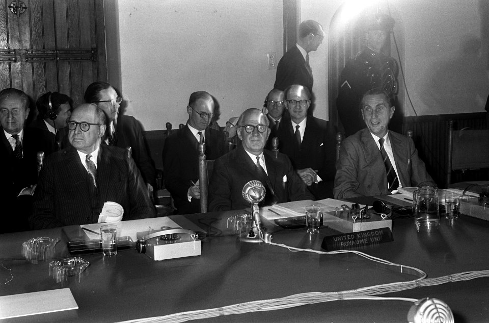 Engelse minister van Buitenlandse Zaken, M. Stewart (r.), Bestanddeelnr 918-4027