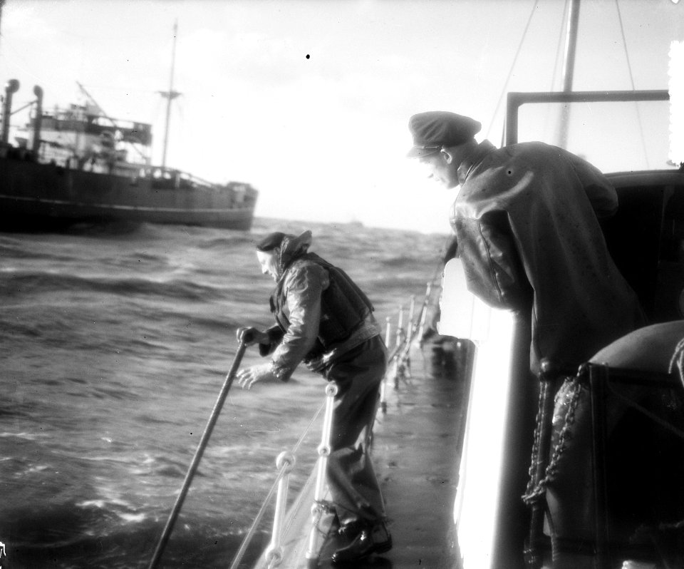 Engelse Ss. Radmar op zandplaat Hoek van Holland onscherp, Bestanddeelnr 904-9252