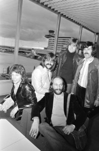 Engelse popgroep Moody Blues arriveert op Schiphol Moody Blues, Bestanddeelnr 923-9510