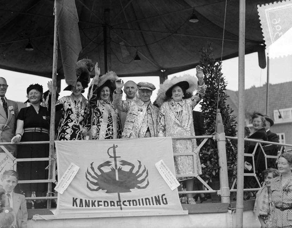 Engelse Koninklijke Knapenfamilie bezoekt Amsterdam, Bestanddeelnr 904-7396