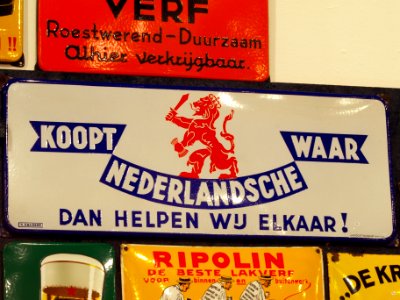 Enamel advert, Koopt Nederlandsche waar, dan helpen wij elkaar!