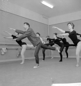 Engelse choreograaf Michel Holmes bij Rotterdams Ballet Academie, Bestanddeelnr 913-1071