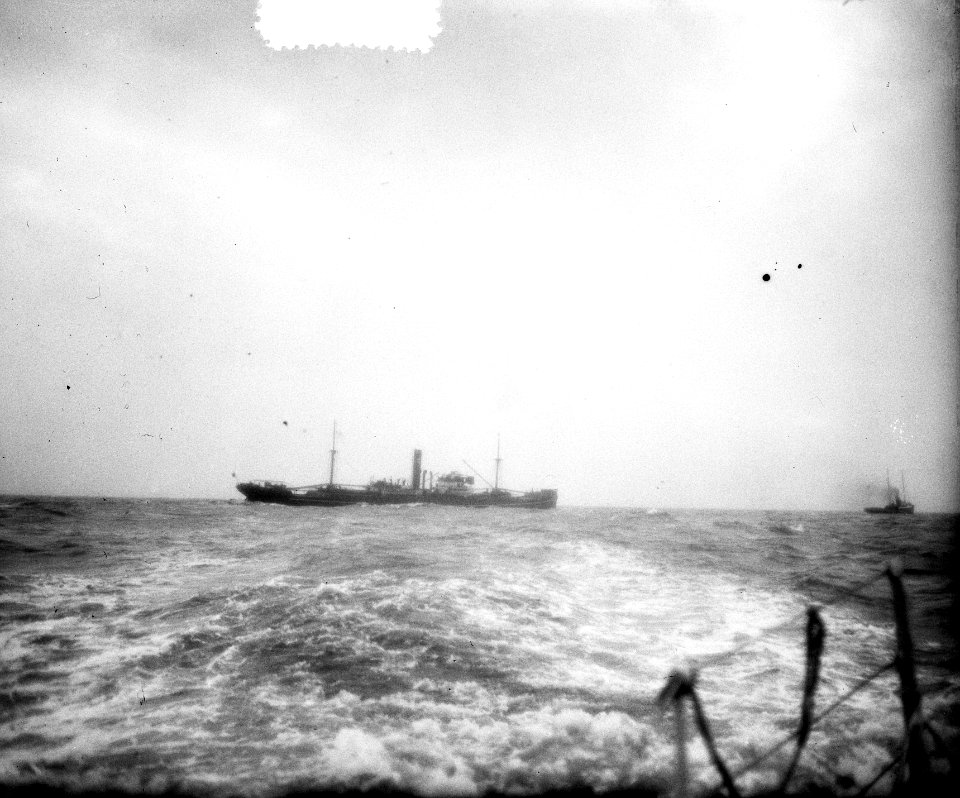 Engelse Ss. Radmar op zandplaat Hoek van Holland onscherp, Bestanddeelnr 904-9244