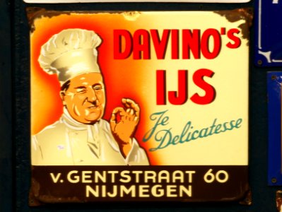Enamel advert, Davino's ijs, Je Delicatesse, V. Genstraat 60, Nijmegen