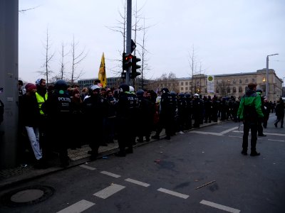 Ende Gelände blockade of the Invalidenstraße next to the Invalidenpark 22