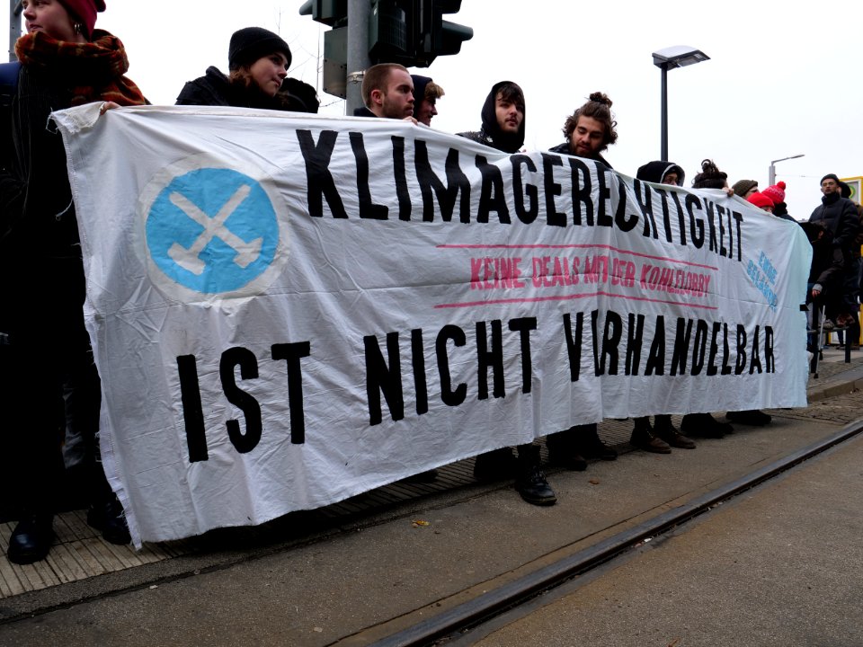 Ende Gelände blockade of the Invalidenstraße next to the Invalidenpark 10