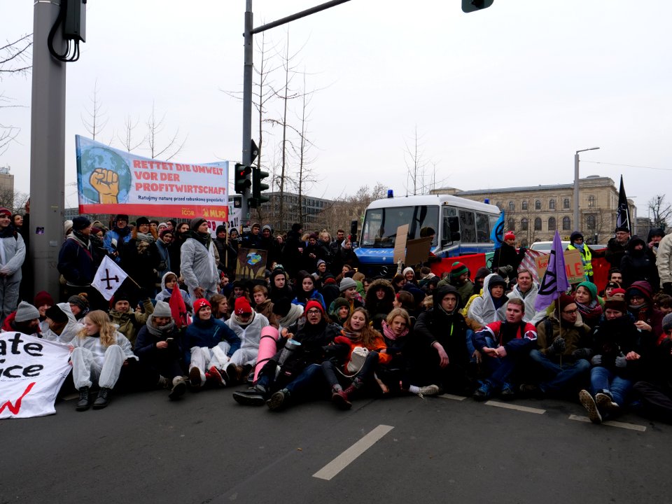 Ende Gelände blockade of the Invalidenstraße next to the Invalidenpark 02
