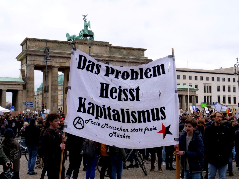 End of the FridaysForFuture demonstration Berlin 29-03-2019 01