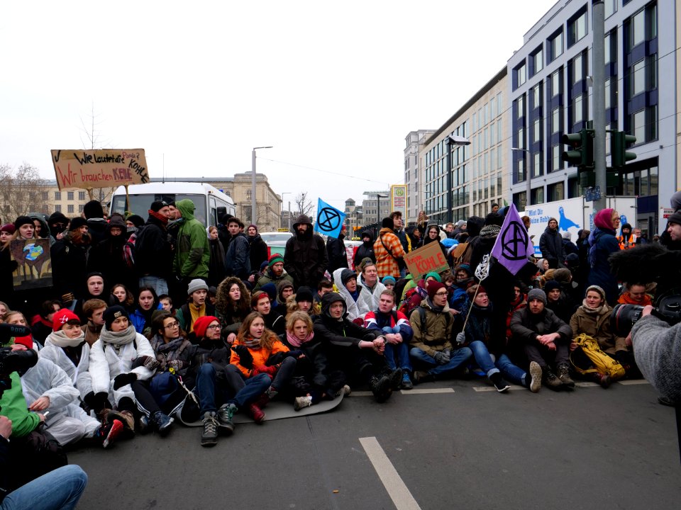 Ende Gelände blockade of the Invalidenstraße next to the Invalidenpark 06