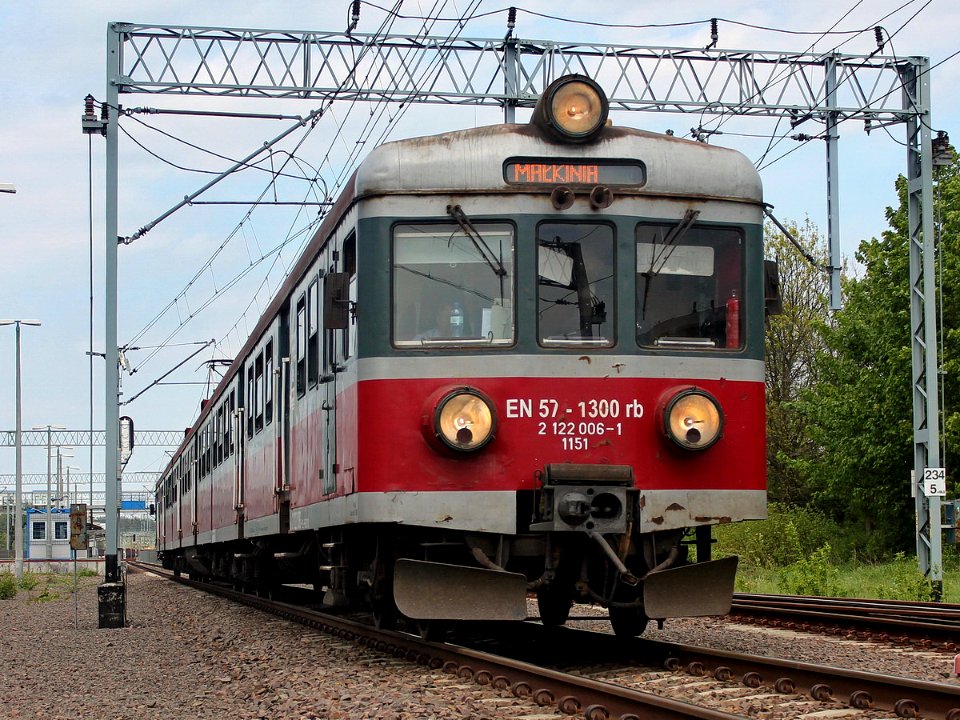 EN57-1300, Польша, Подляское воеводство, станция Кузница-Белостокская (Trainpix 149635)