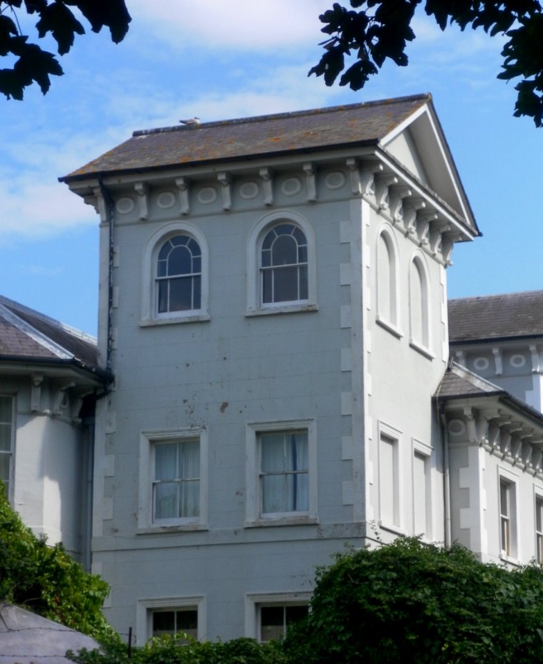 End Tower at 48 Park Crescent, Brighton (August 2013)