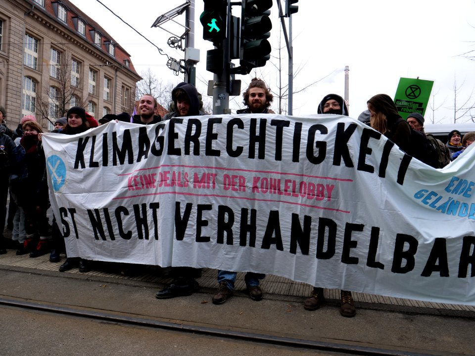 Ende Gelände blockade of the Invalidenstraße next to the Invalidenpark 11