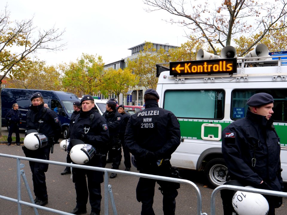 Ende Gelände - controll at Düren trainstation