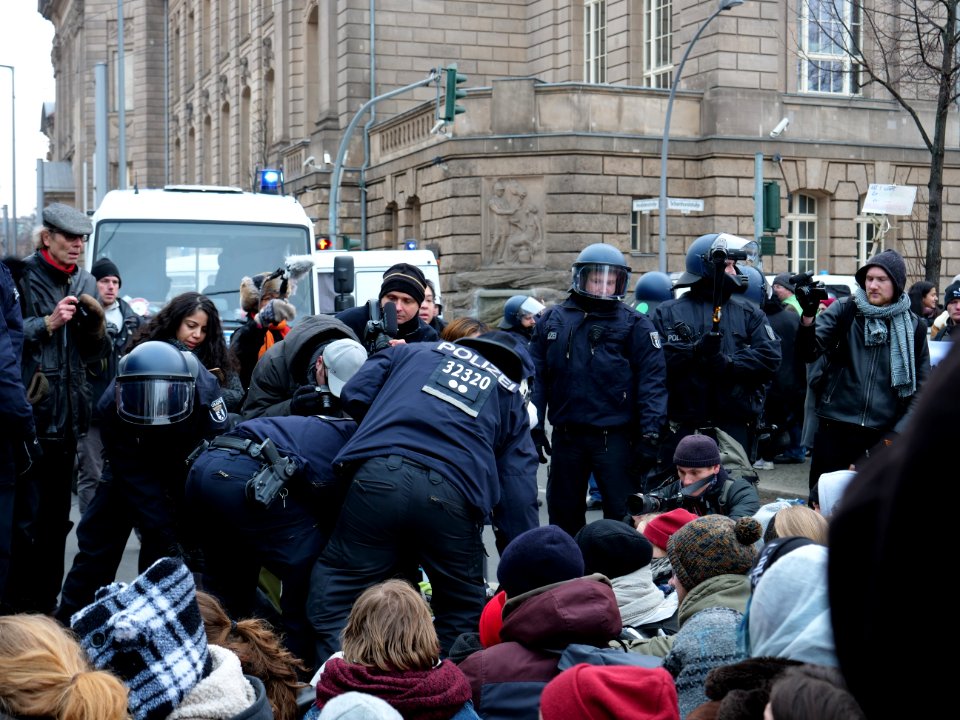 Ende Gelände blockade of the Invalidenstraße next to the Invalidenpark 17