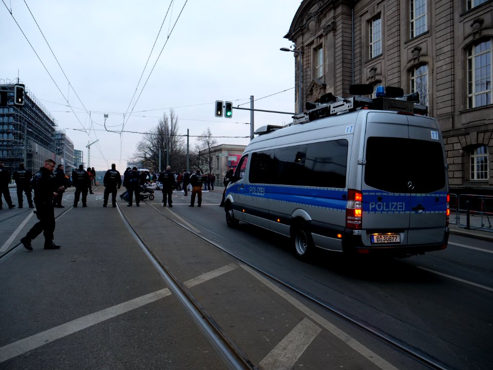 Ende Gelände blockade of the Invalidenstraße at the Sandkrugbrücke 23