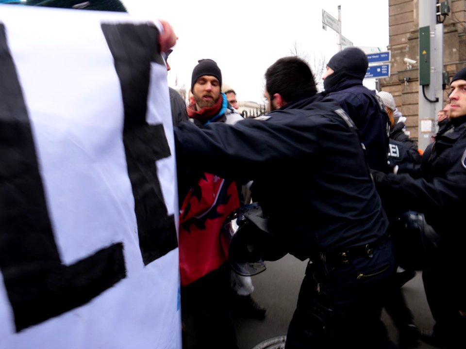 Ende Gelände blockade of the Invalidenstraße at the Sandkrugbrücke 14