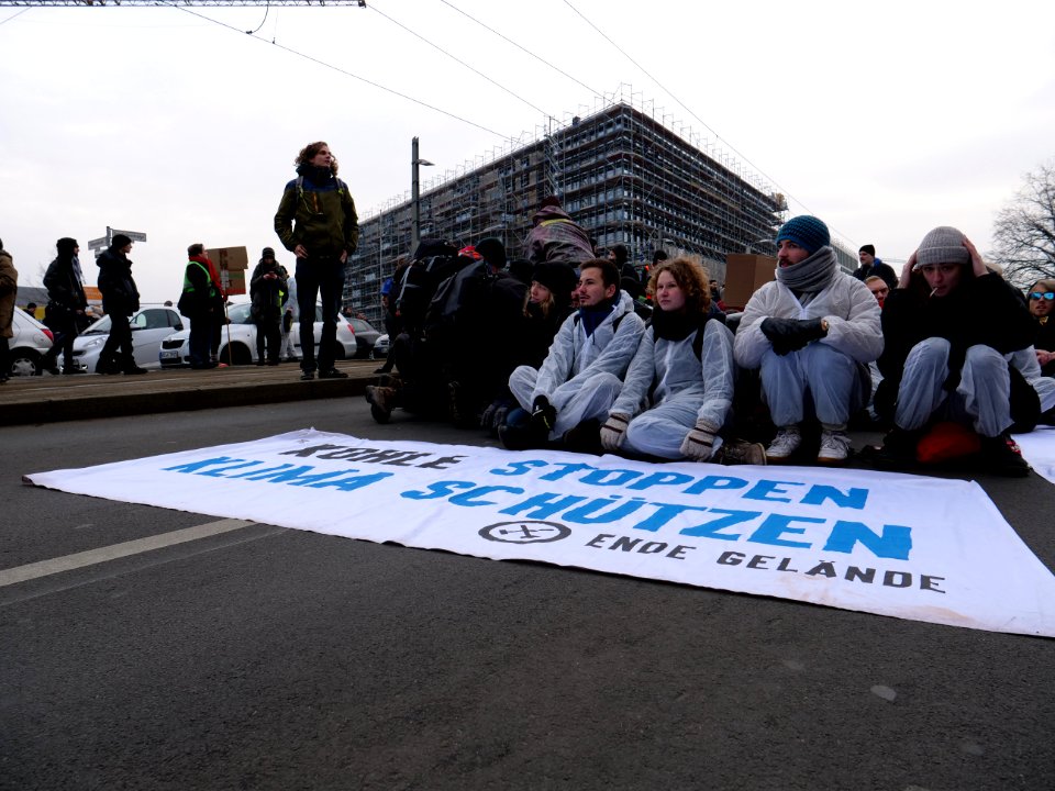 Ende Gelände blockade of the Invalidenstraße at the Sandkrugbrücke 22