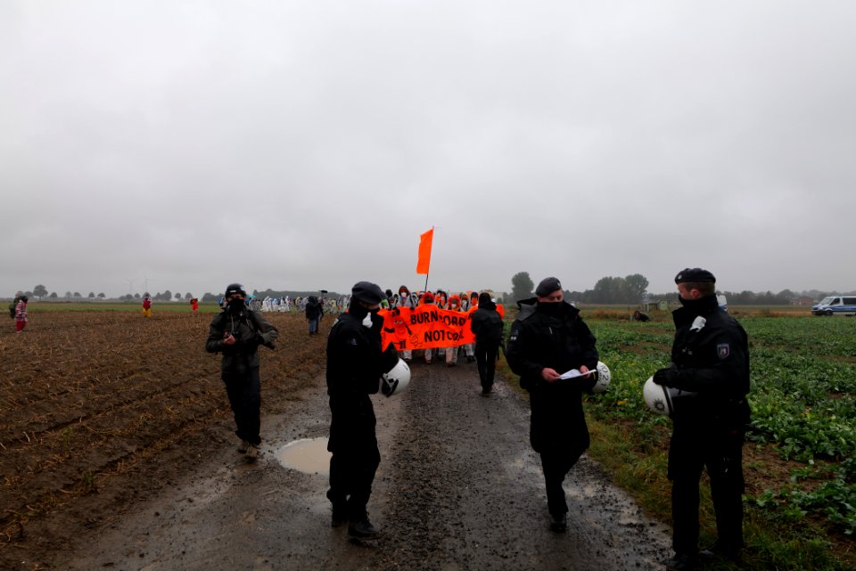 Ende Gelände Orange finger 2020-09-26 32