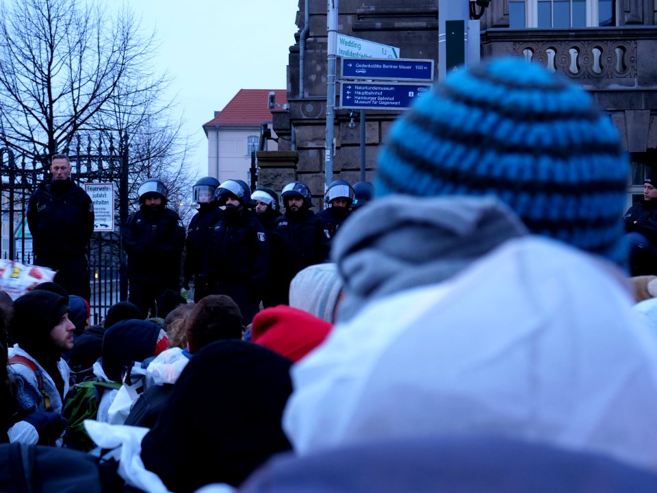 Ende Gelände blockade of the Invalidenstraße at the Sandkrugbrücke 25