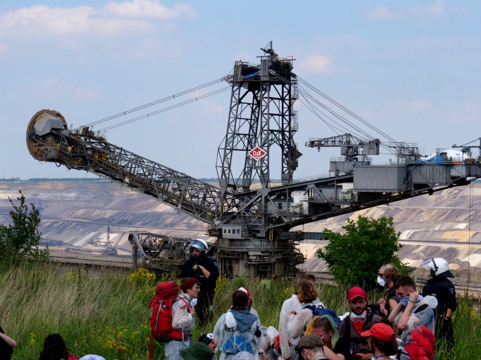 Ende Gelände part of the Red Finger at the brim 22-06-2019 13
