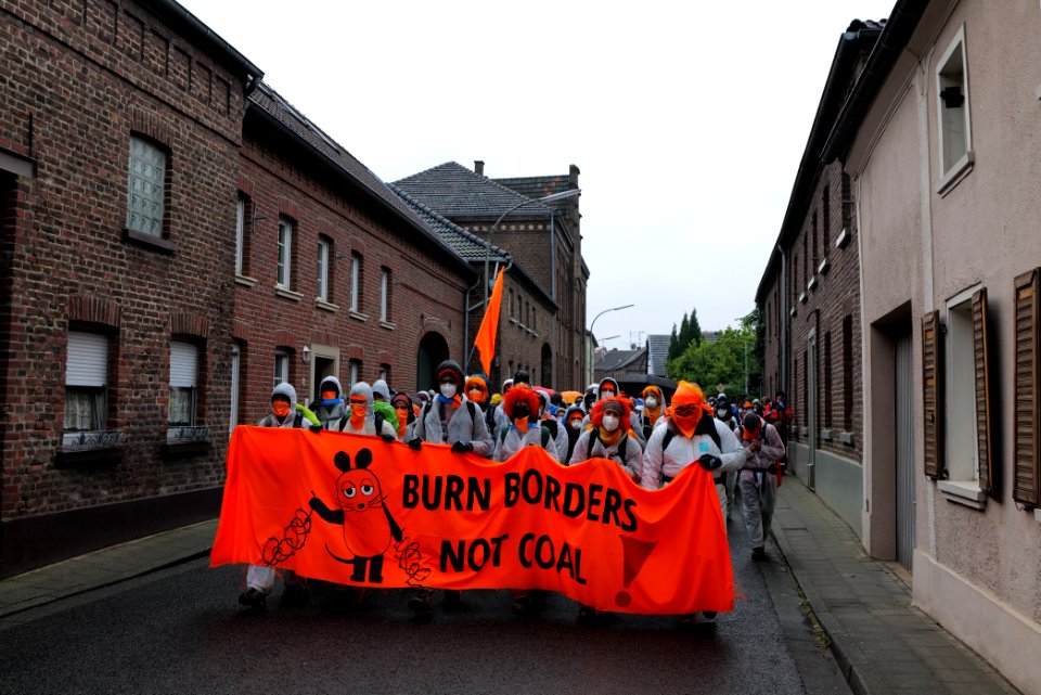 Ende Gelände Orange finger 2020-09-26 82