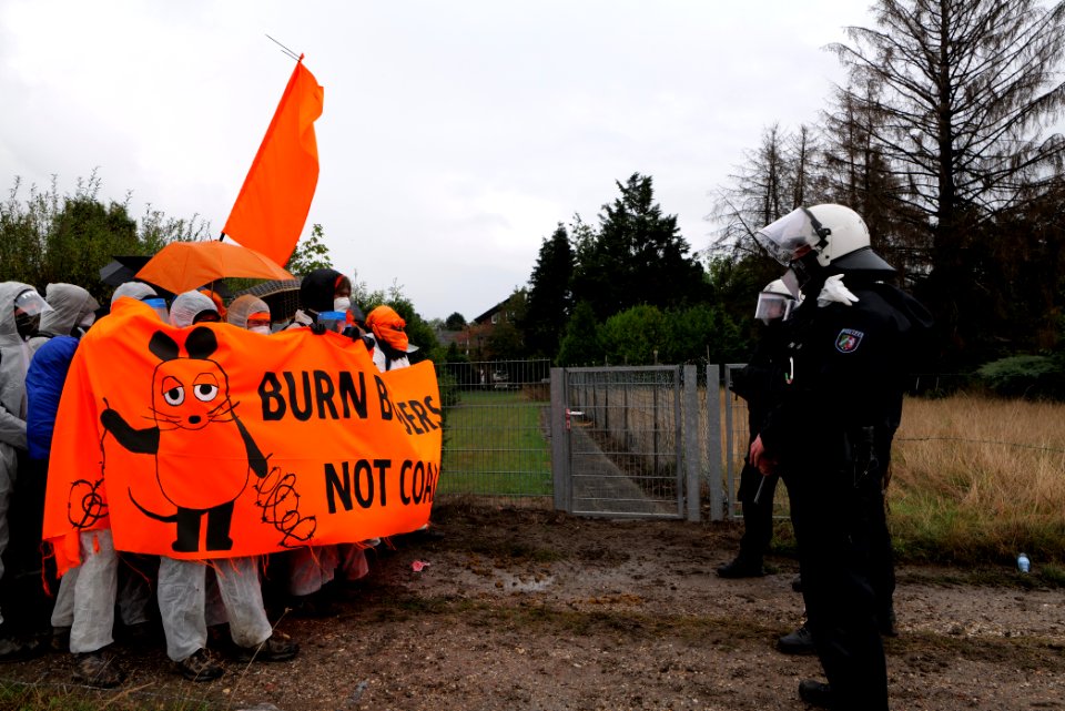Ende Gelände Orange finger 2020-09-26 143