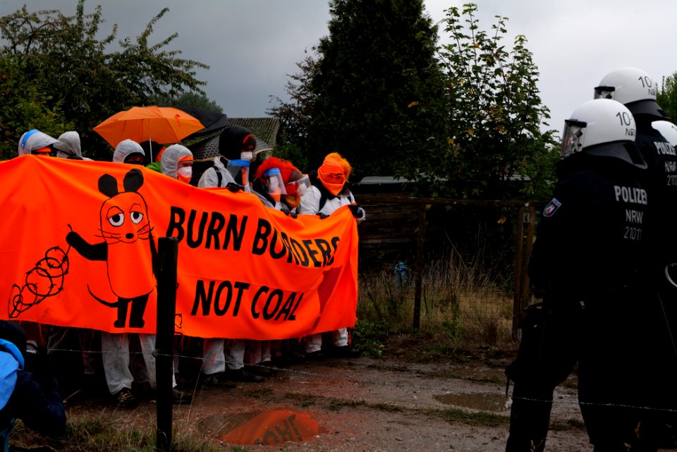 Ende Gelände Orange finger 2020-09-26 154