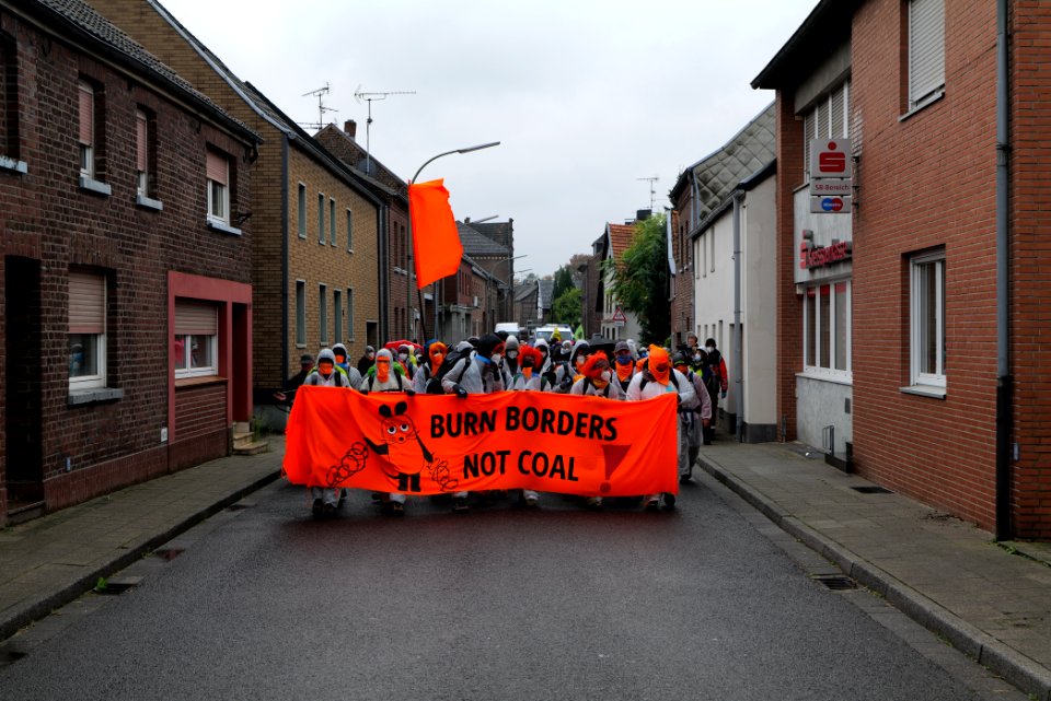 Ende Gelände Orange finger 2020-09-26 90