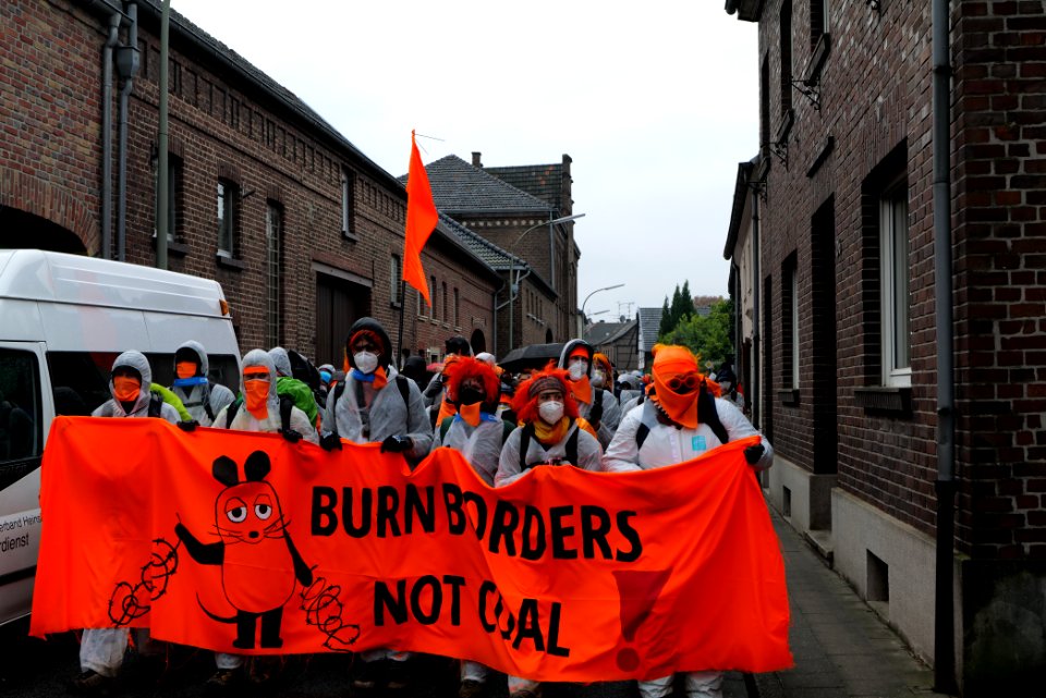 Ende Gelände Orange finger 2020-09-26 84