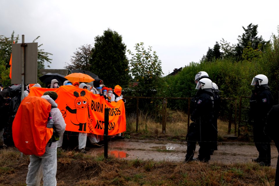 Ende Gelände Orange finger 2020-09-26 150