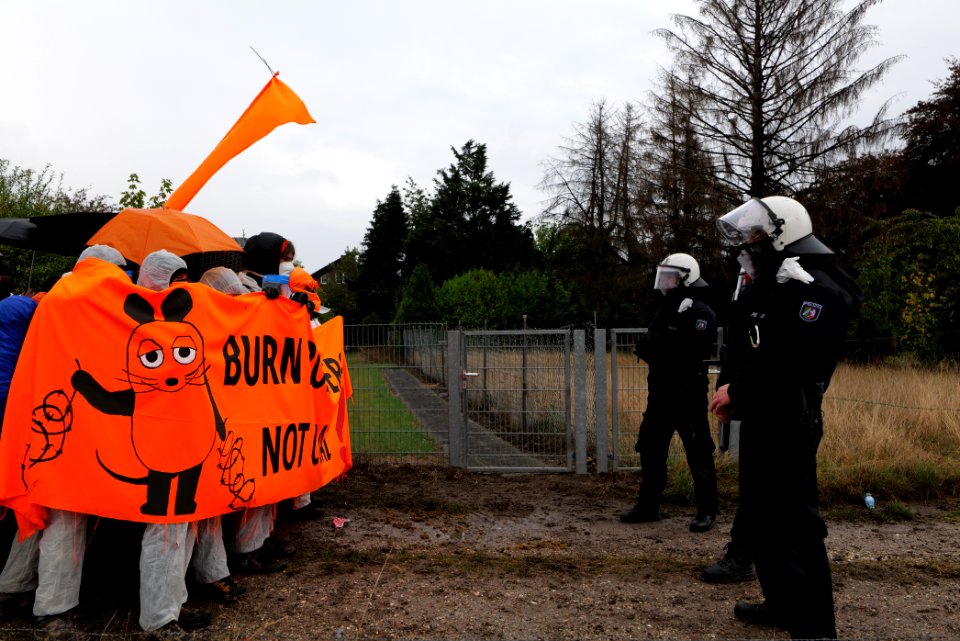 Ende Gelände Orange finger 2020-09-26 145