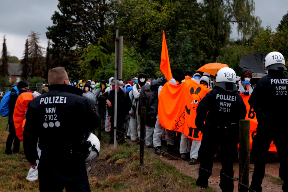 Ende Gelände Orange finger 2020-09-26 152