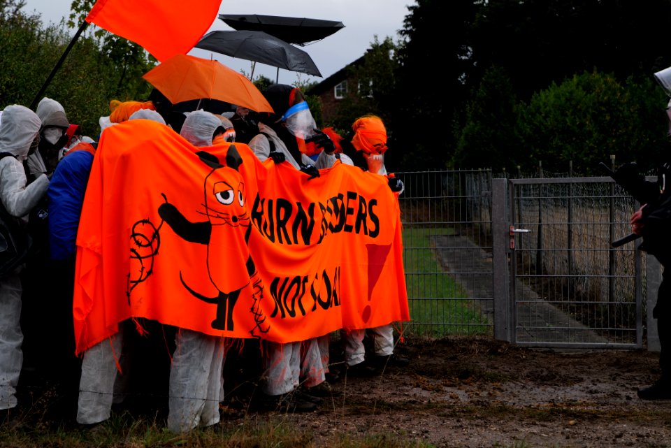 Ende Gelände Orange finger 2020-09-26 135