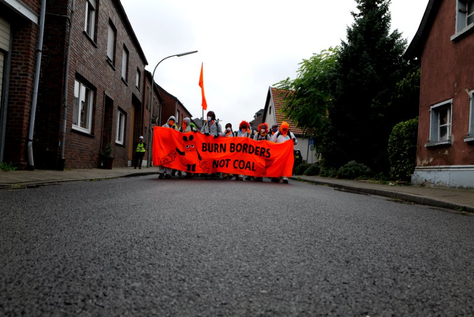 Ende Gelände Orange finger 2020-09-26 86