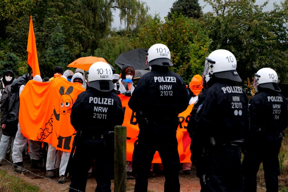 Ende Gelände Orange finger 2020-09-26 151